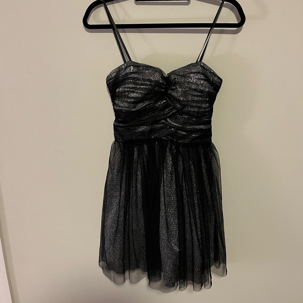 🌸4/)25 Black and Silver Strapless Dress
